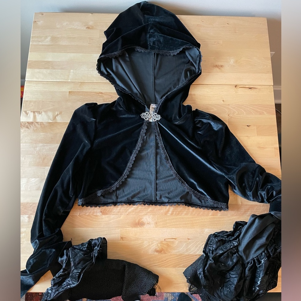Black velvet victorian vampire hooded capelet